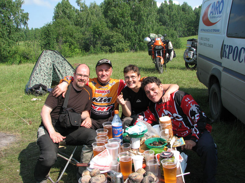 061 Picnic at the races
